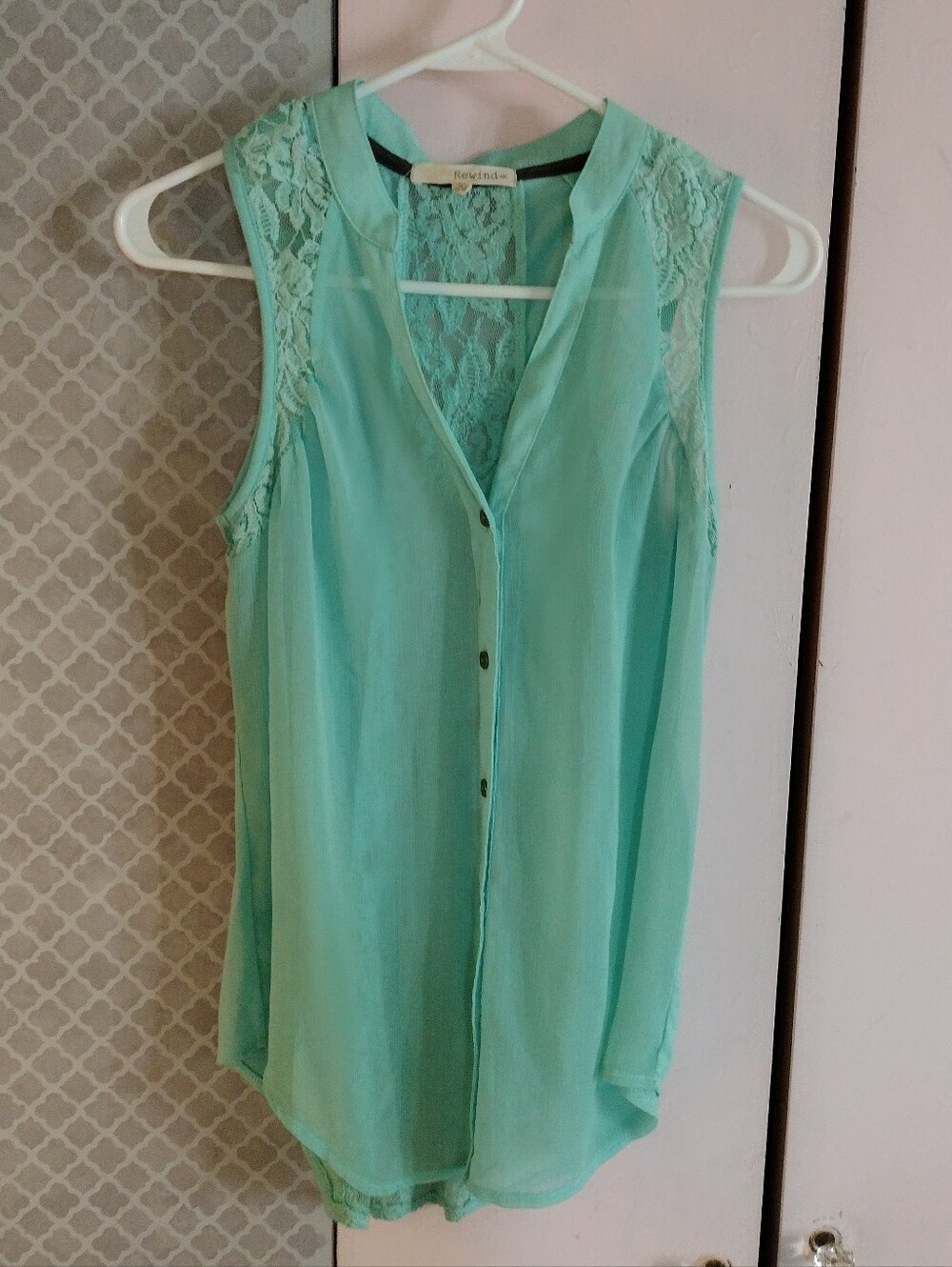Rewind Sleeveless Lace-Back Button Front Top in Mint
